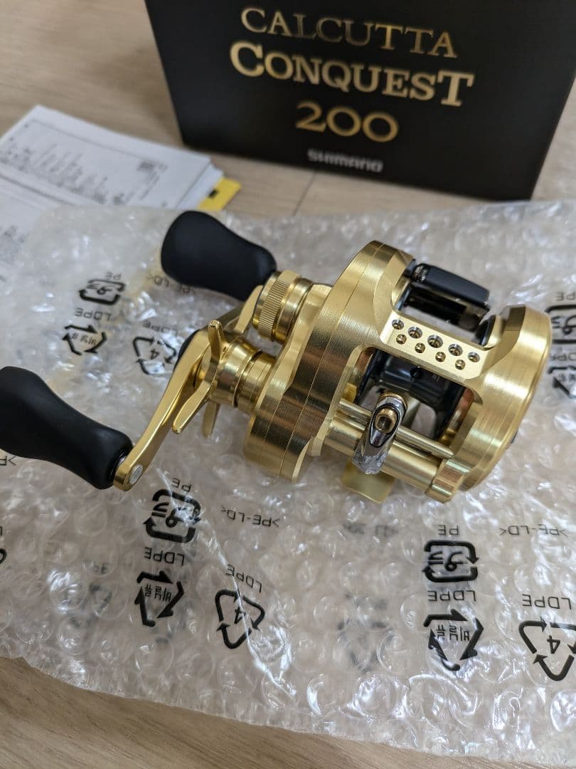 新品☆未使用　シマノ 21 カルカッタコンクエスト 200 ベイトリール