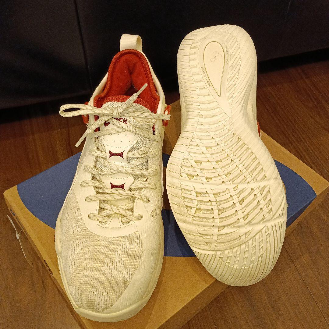 ASICS　NOVA SURGE LOW2　アイボリー