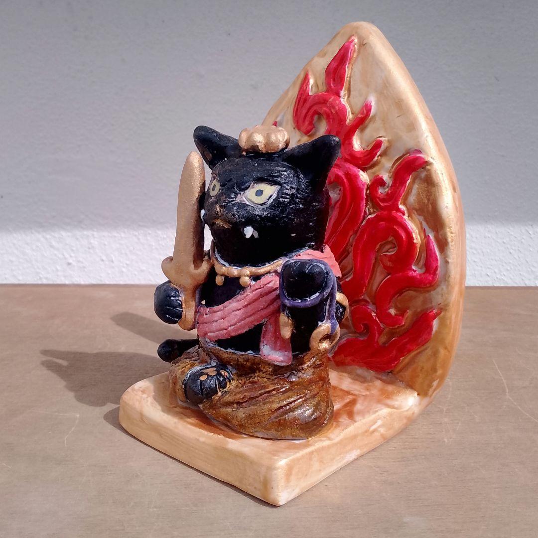 猫の置物　不動明王　黒猫　陶器　仏像