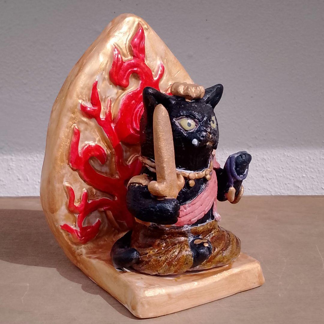 猫の置物　不動明王　黒猫　陶器　仏像