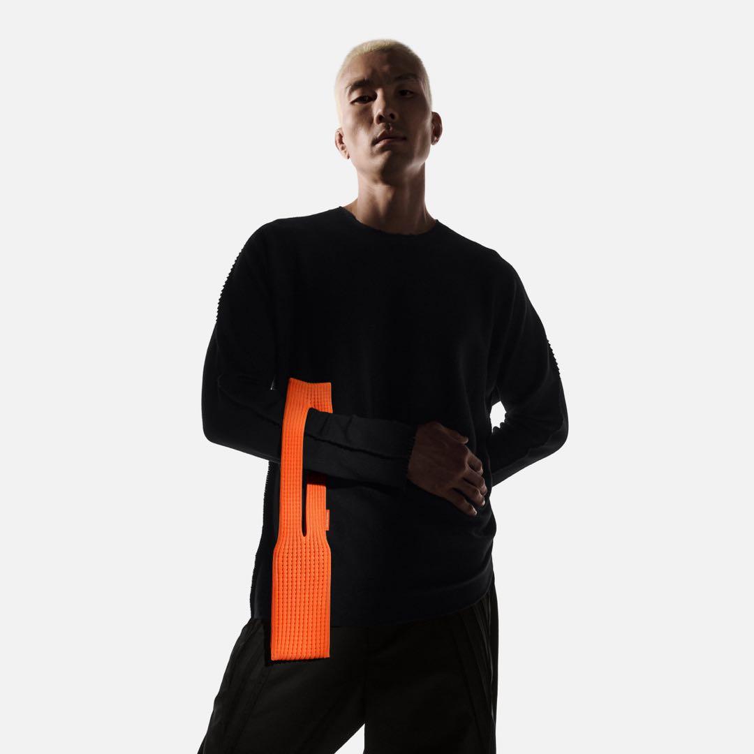 Apple × ISSAY MIYAKE iPhone Pocket マンダリン