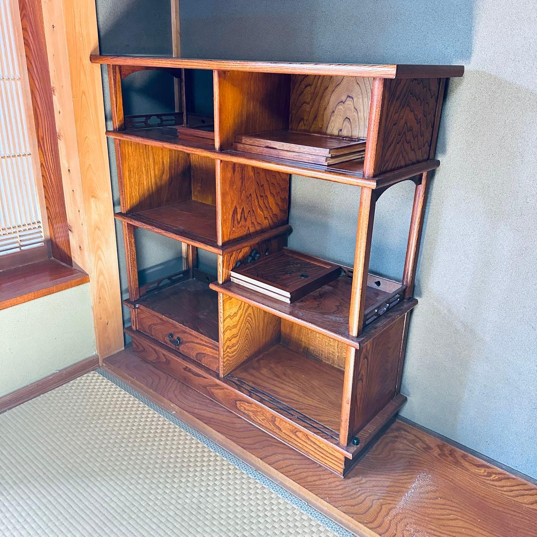 木製オープンシェルフ 伝統的なデザイン