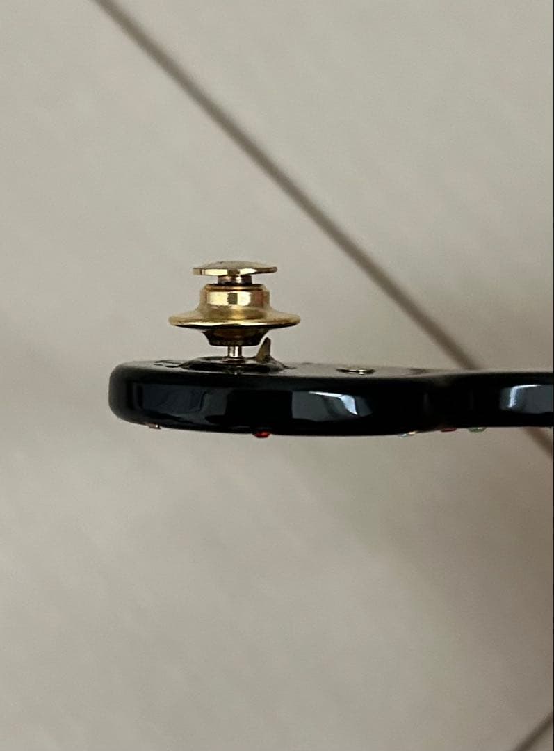 CHANEL ラウンドミラー型ブローチ