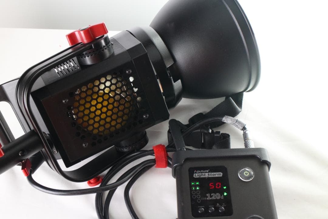 Aputure Light Storm COB 120d 定常光 ビデオライト