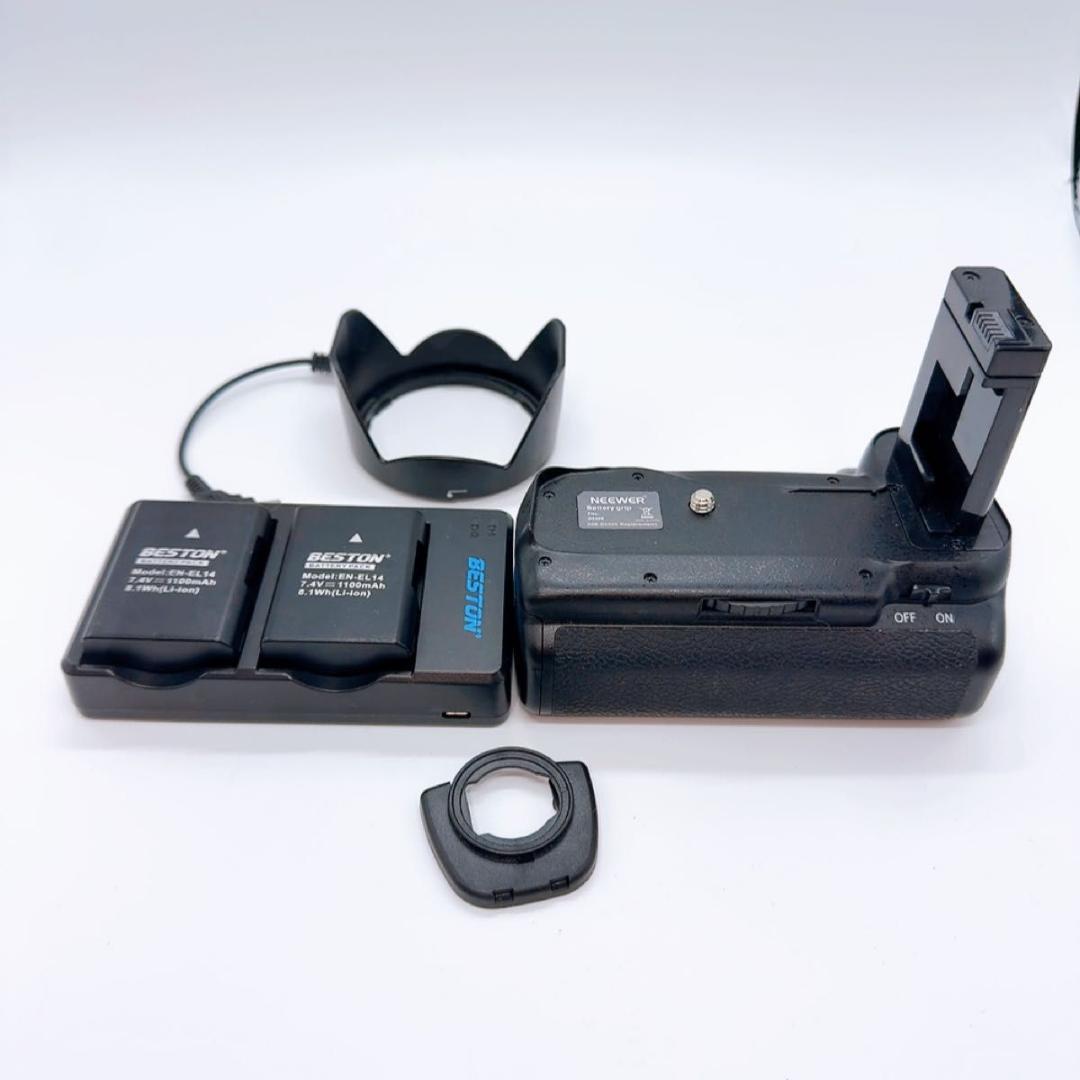 デジタル一眼レフ　ニコン　Nikon D5600 ダブルズームキット　箱付き