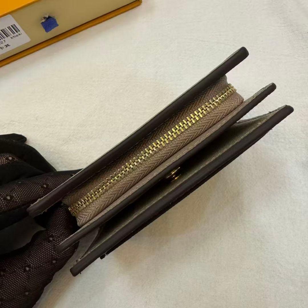 限定価格 二つ折り財布 カーキ色