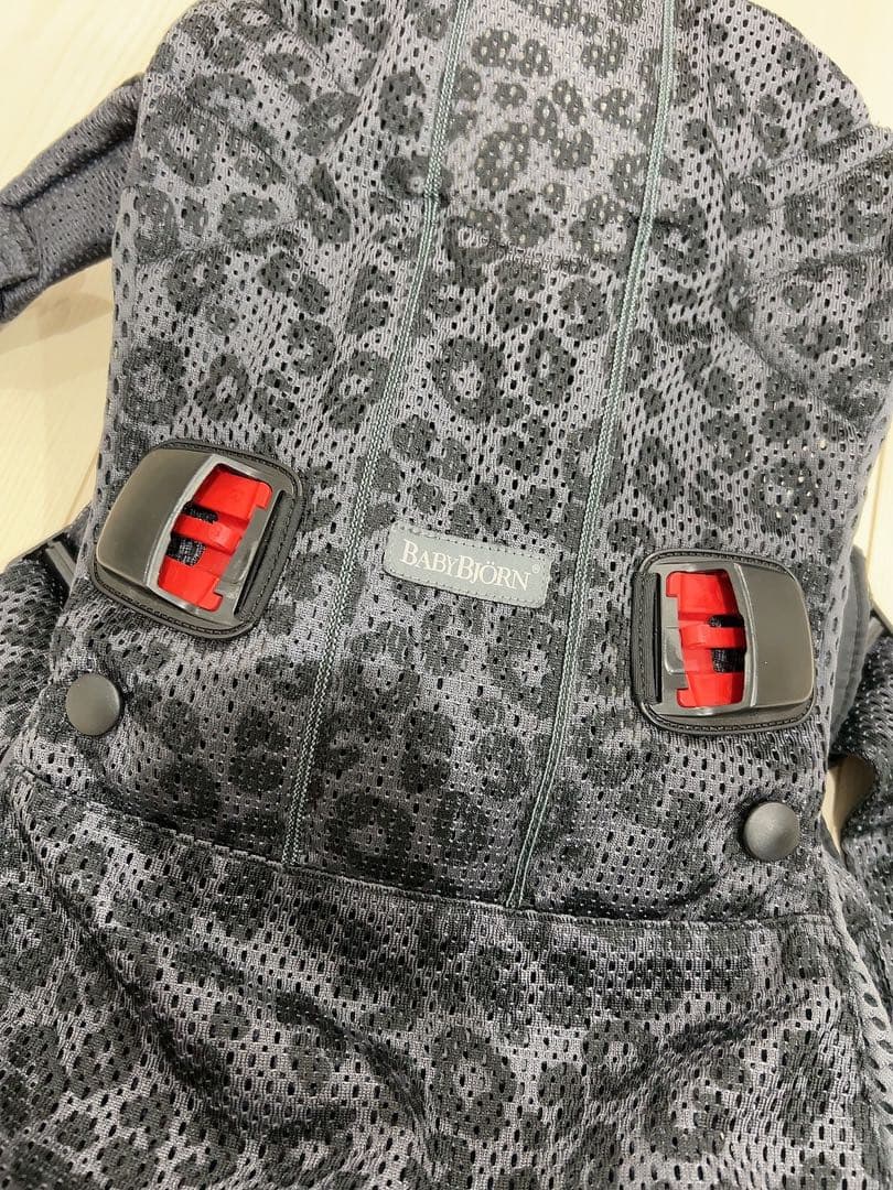 BABYBJORN 抱っこ紐　レオパード『24時間限定値下げ！』
