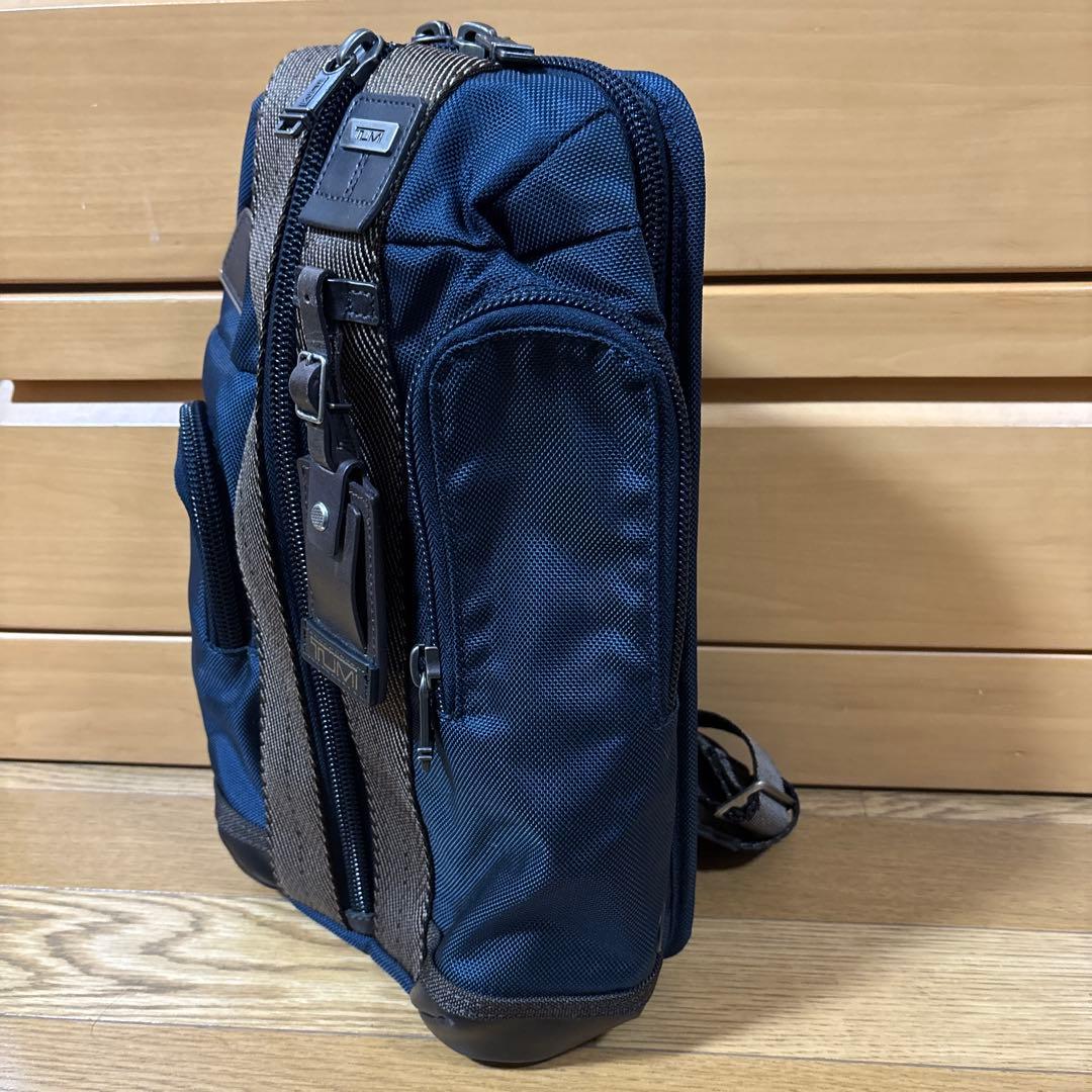 TUMI トゥミ　ショルダーバッグ　ネイビー