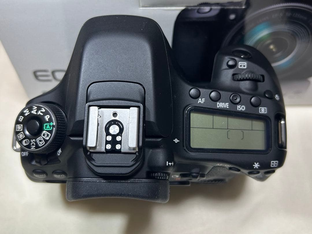 キヤノン EOS 80D EF-S18-135 IS USM 【おまけ付き】