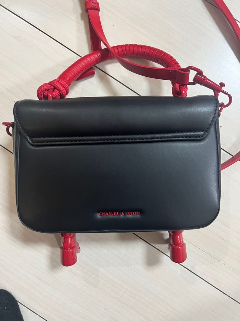 チャールズ&キース　カリオペトップハンドルバッグ　新品未使用タグ付き