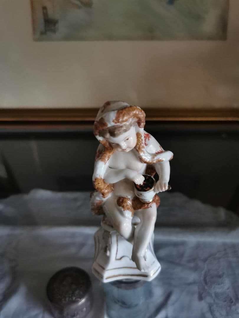 アンティークドイツ 18世紀初期マイセン希少ARⅢポーセリン人形 ポットとマント