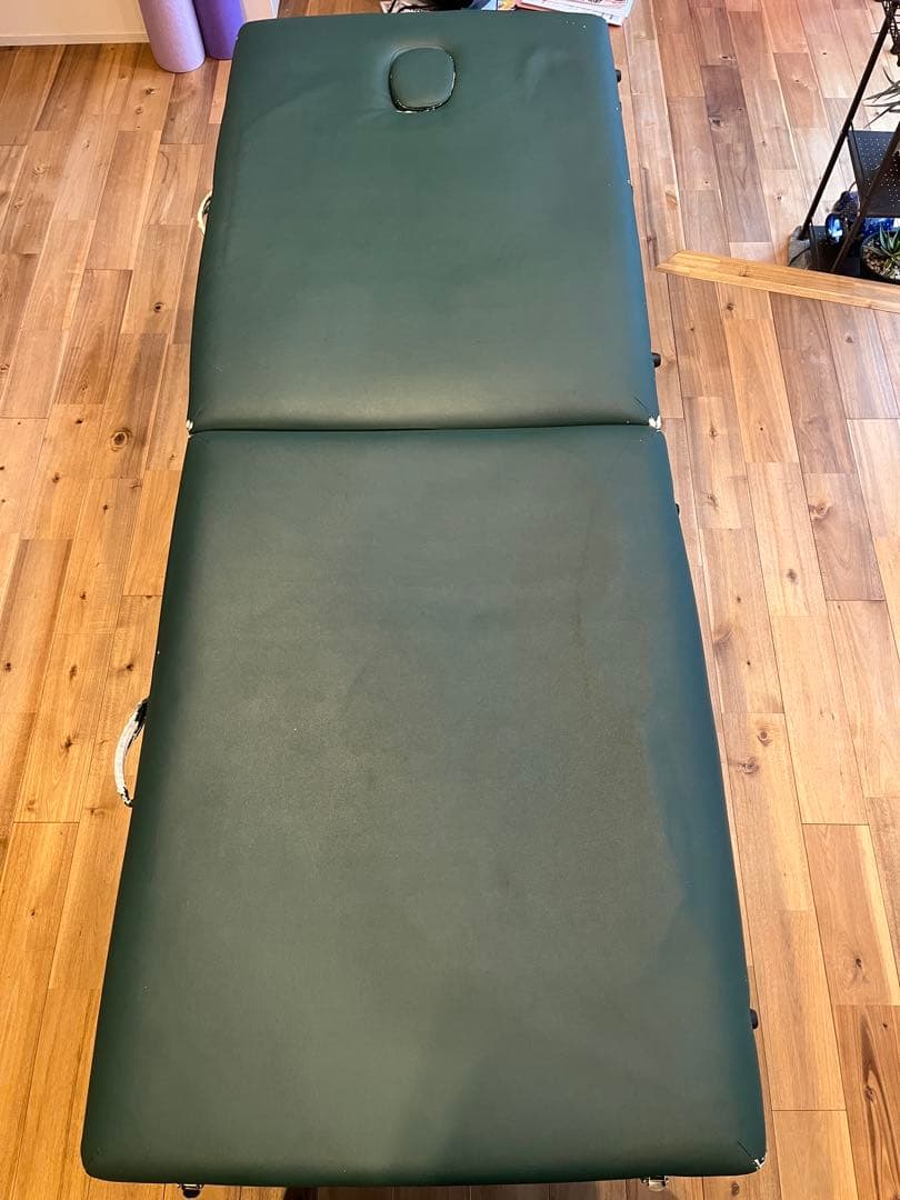 折りたたみ マッサージベッド 軽量13kg 高さ8段階 アルミ脚　整体　エステ