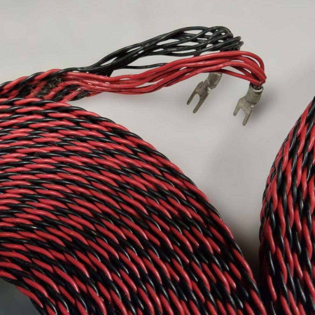 スピーカーケーブル、赤と黒のツイスト練り、ブレイド構造