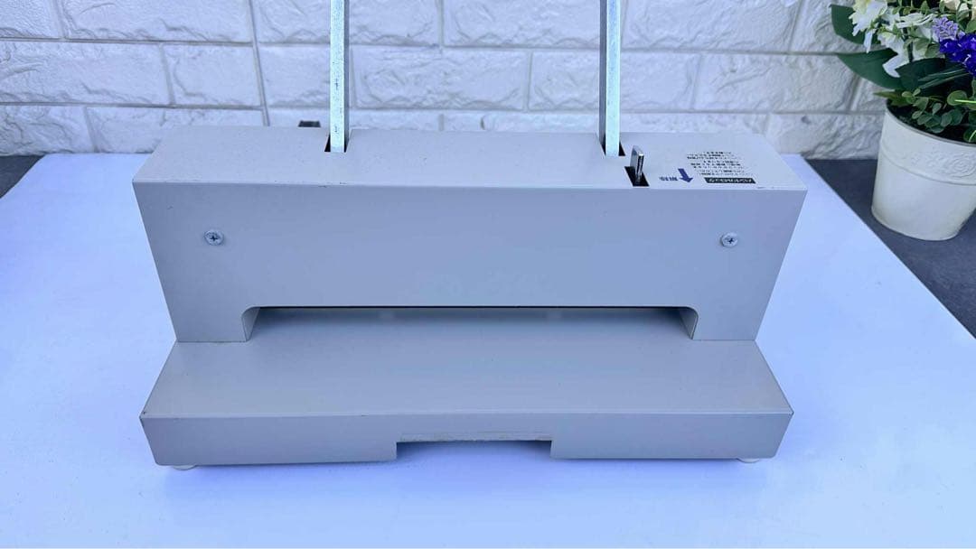 裁断機 / ペーパーカッター