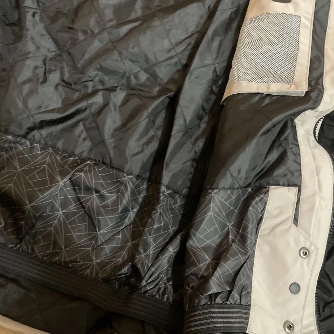 美品スノーボードジャケットとパンツセット