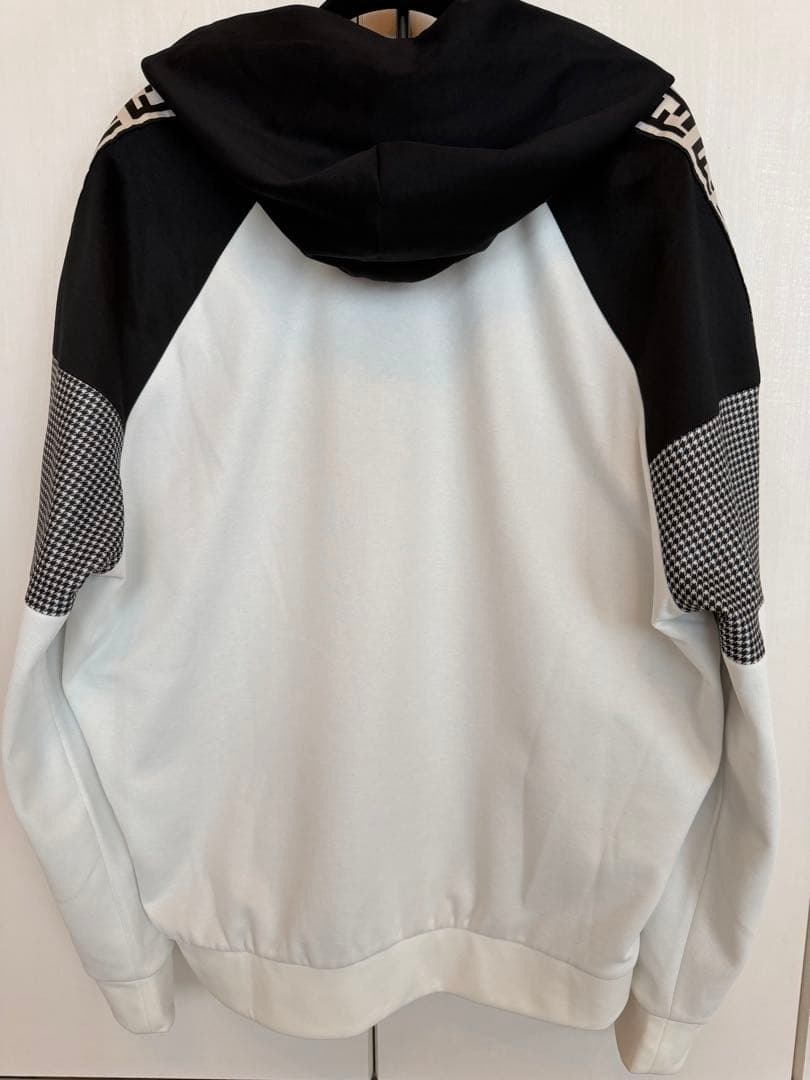FENDI フード付きスウェット ロゴ 千鳥柄 FFロゴ プルオーバーパーカー