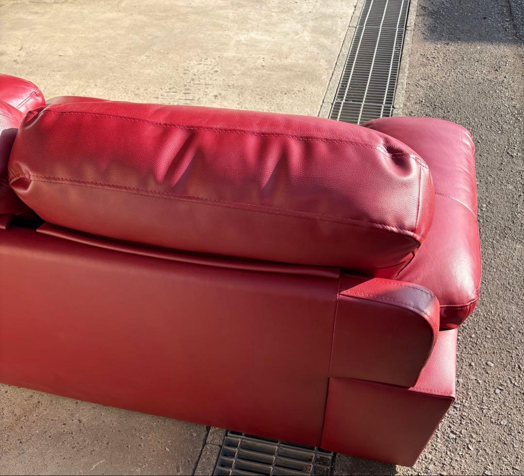 ニトリ赤いレザー 2人掛けソファ