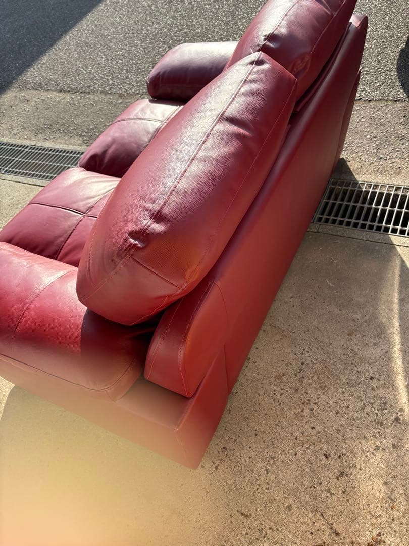 ニトリ赤いレザー 2人掛けソファ