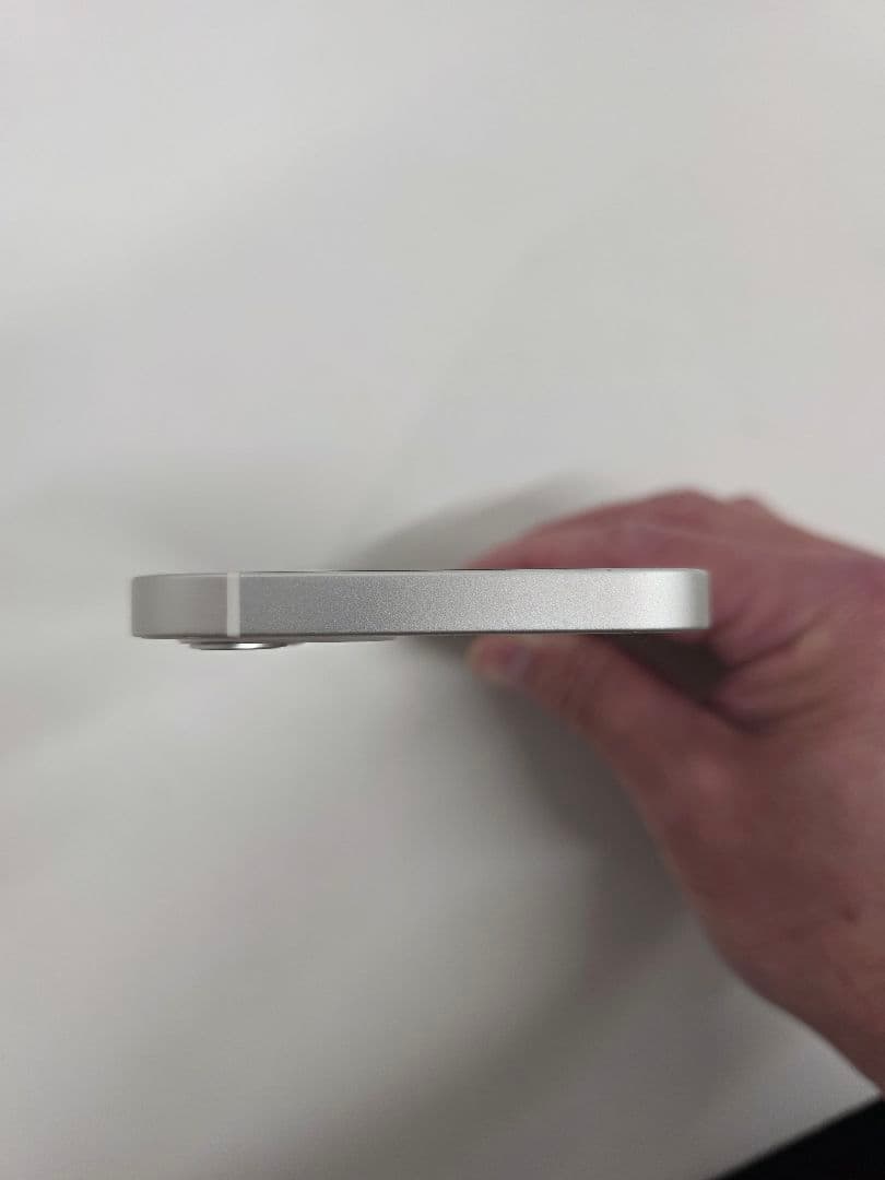 Apple iPhone 12 ホワイト IMEI353048115942304