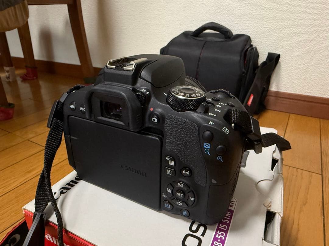 【美品】Canon EOS 800D（海外版）☆シャッター回数わずか1331回