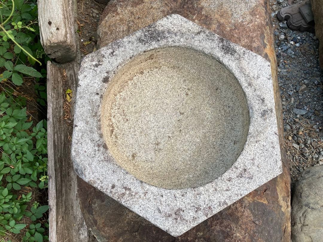 御影石製中台形六角水鉢