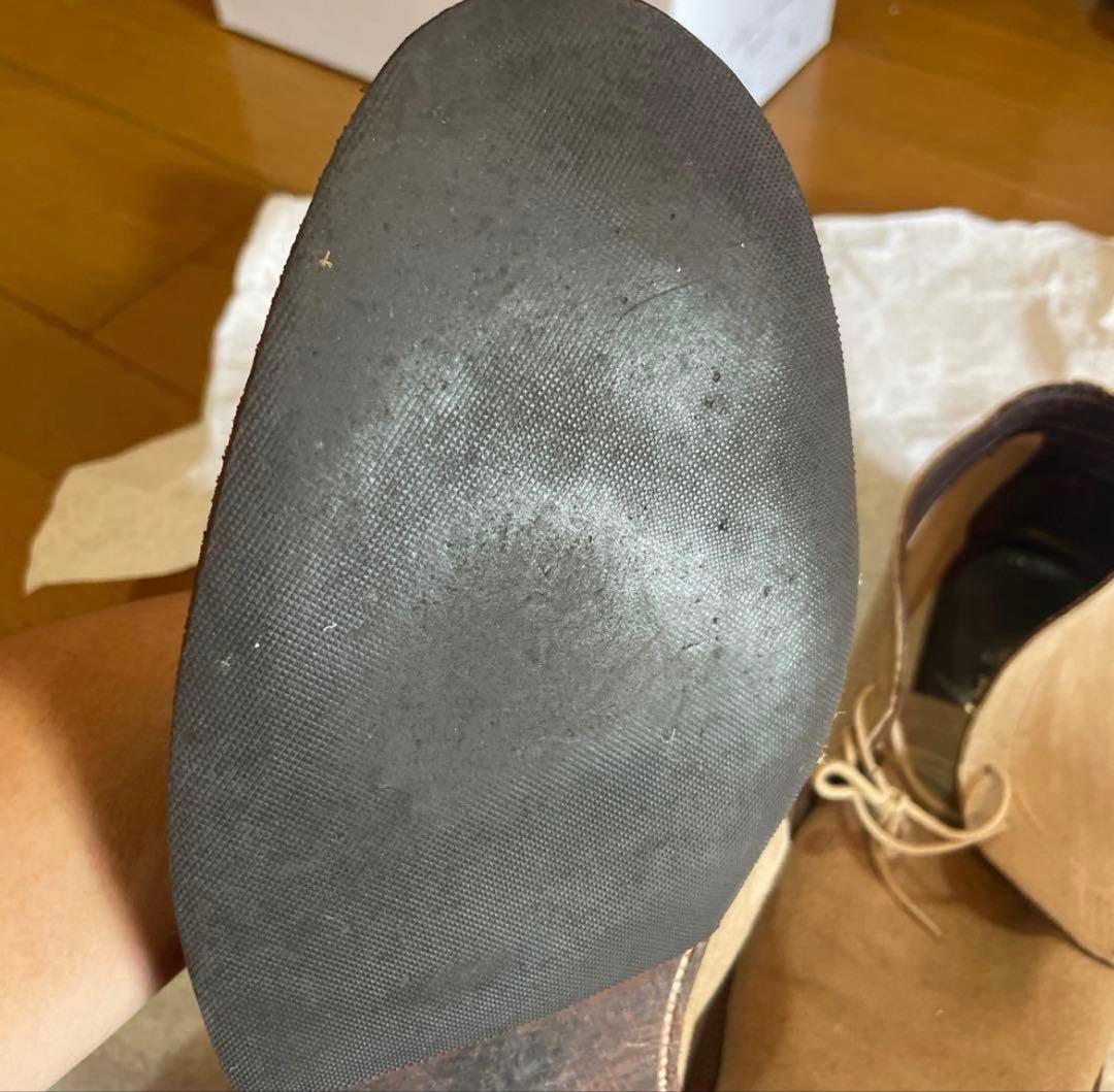 Alden ベージュ スエード チャッカブーツ