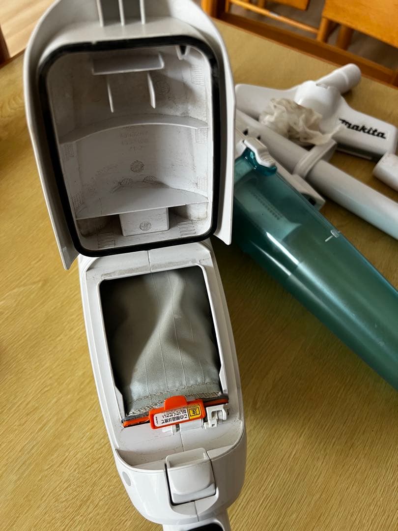 Makita CL282FDコードレス掃除機 本体