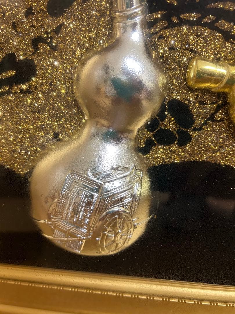 金色と銀色のひょうたん飾り