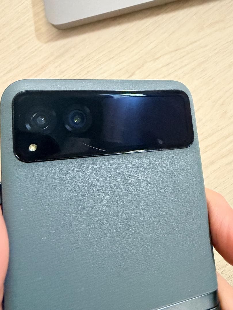 [ジャンク品] Motorola Razr 40 - セージグリーン 256GB