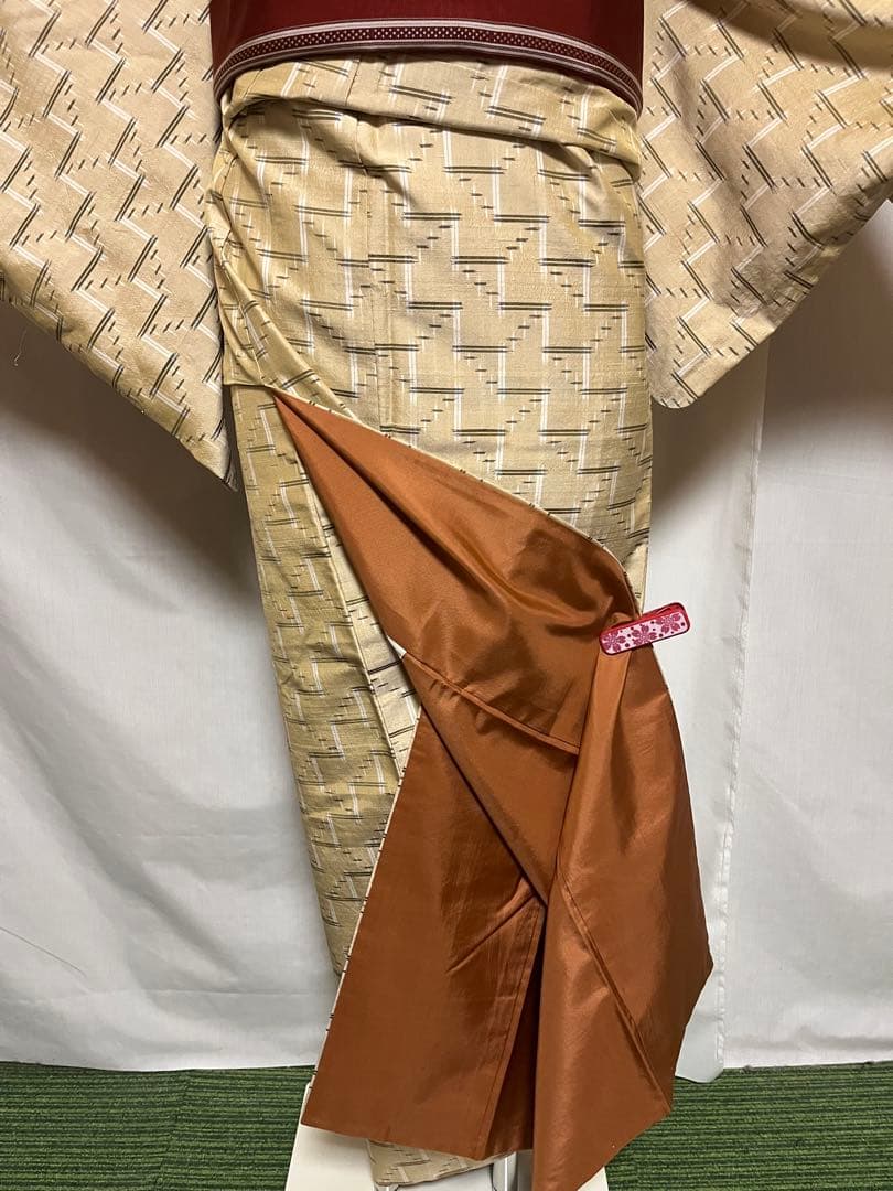 【超絶逸品】⭐️沖縄県伝統工芸品⭐️【琉球絣】⭐️天然染料⭐️総絣⭐️手引真綿⭐️紬⭐️着物