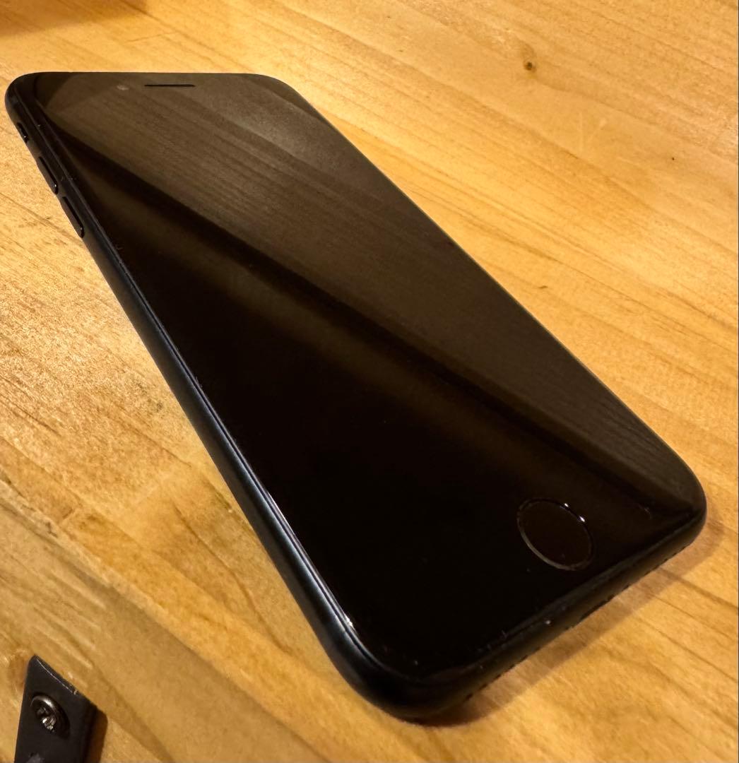 Apple iPhone se第3世代 64GB SIMフリー