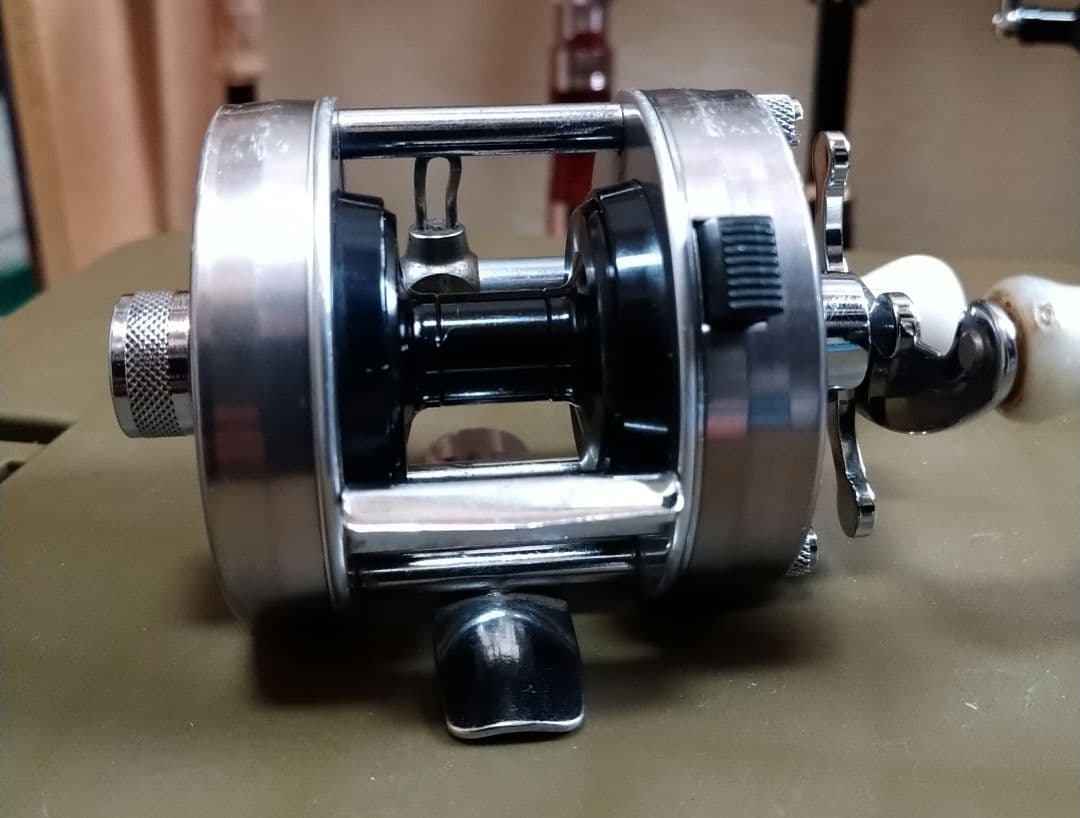 は*ん様 ABU Ambassadeur 1500 C ベイトリール