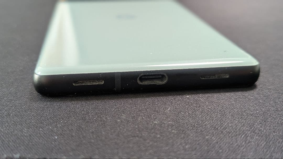 【中古】Google Pixel 6a 本体 充電ケーブル付き【保護ケース付】