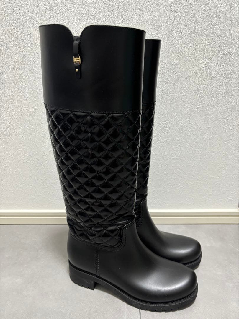 Salvatore Ferragamo ロングブーツ キルティング ヴァラリボン