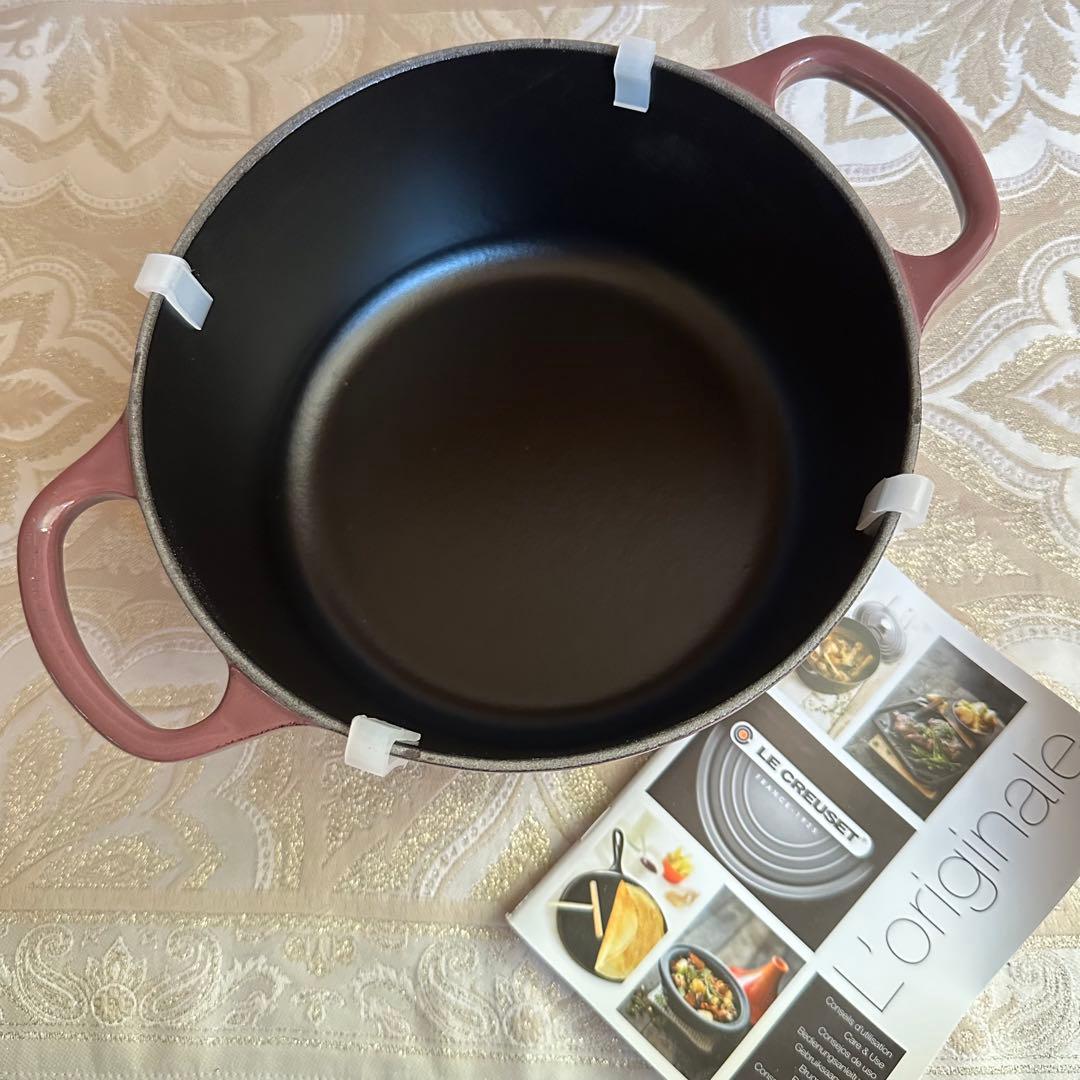 新品♡LE CREUSETココット・ロンド18フィグ希少『ゴールドノブ』限定色