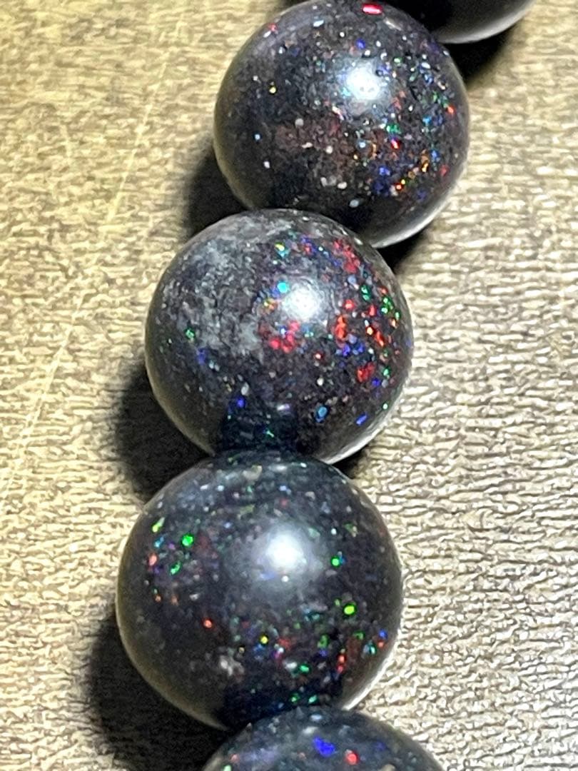 【新入荷】超高品質　ブラックマトリックスオパールブレス8.5㎜（新品未使用）虹色