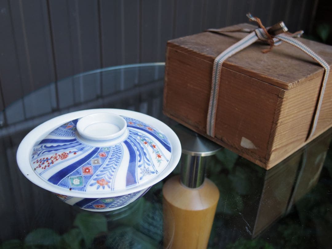 柿右衛門蓋物鉢