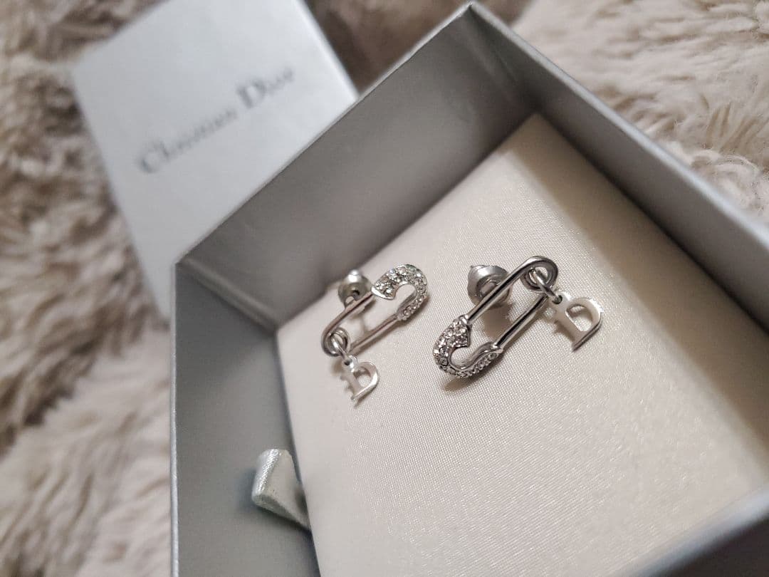 Christian Dior ピンモチーフピアス