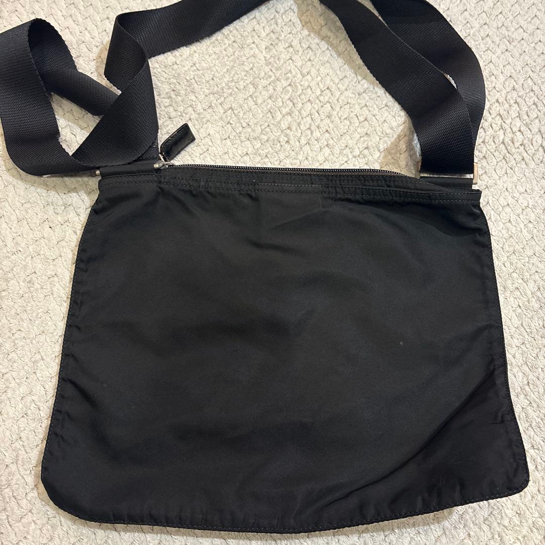 PRADA ナイロンショルダーバッグ ブラック