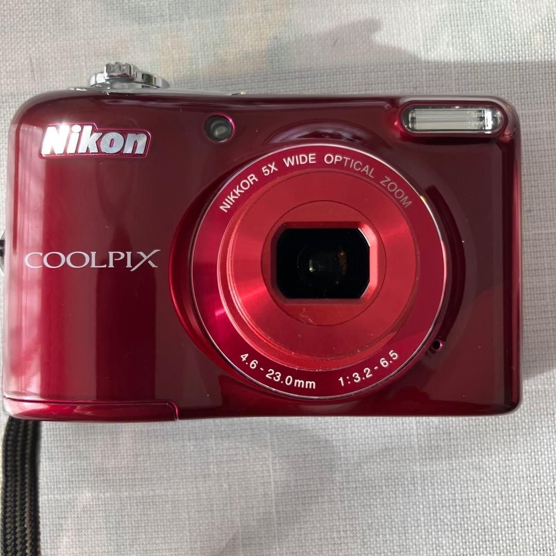 Nikon COOLPIX 赤 5倍光学ズーム
