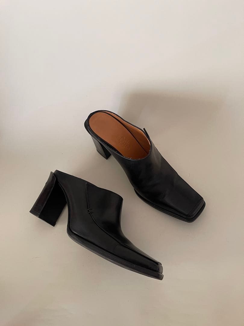 Hermesエルメスブラックレザー スクエアトゥ ミュール36.5