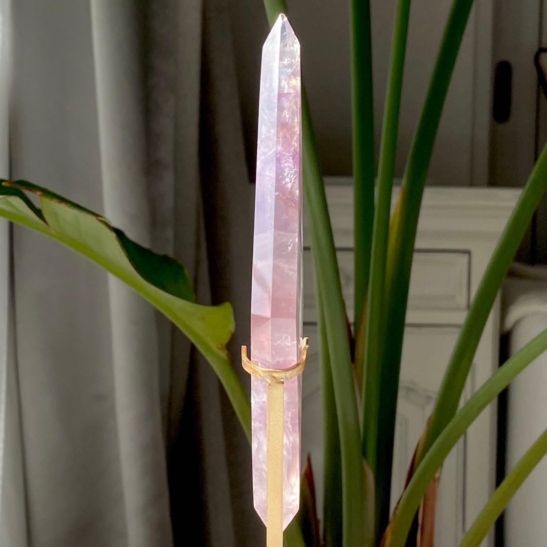 【 虹入り 美しい フローライト ダイヤ型 スタンド付き 蛍石 】