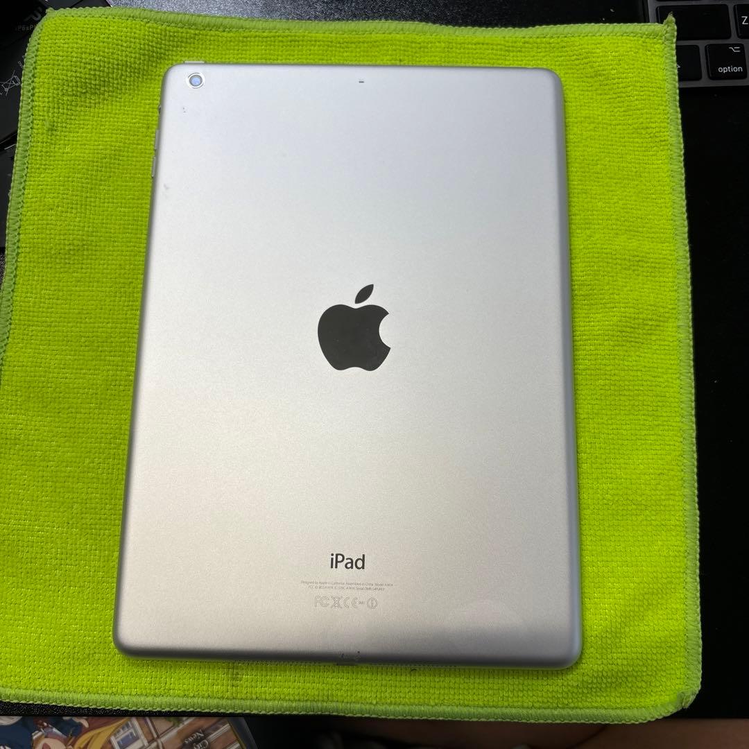 Apple iPad Air 128GB シルバー 本体