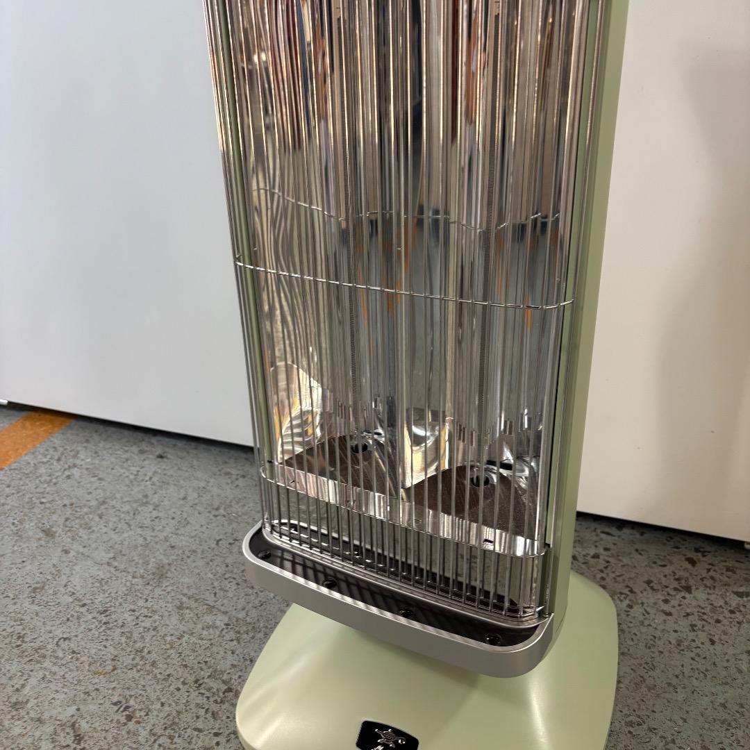 【美品2022年製】Aladdin 電気ストーブ 遠赤外線 グラファイトヒーター