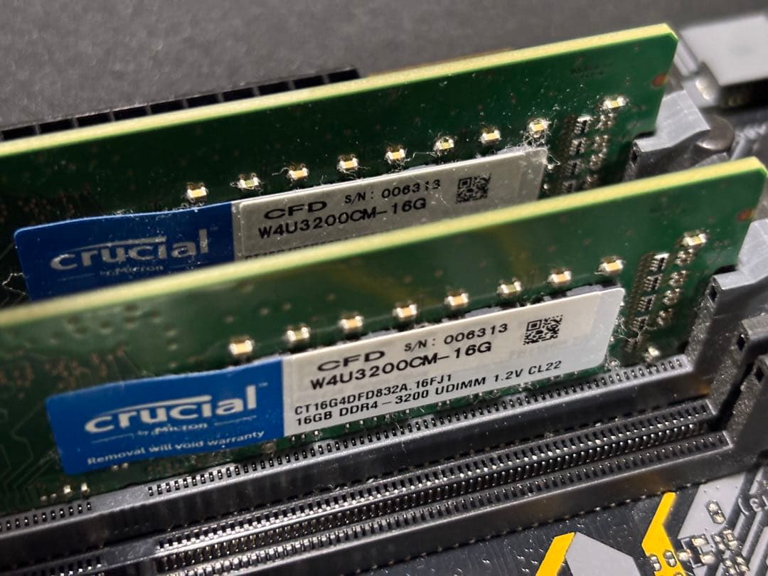 ATXマザーボード（3.0 GHzのi7、メモリ32G 付き）