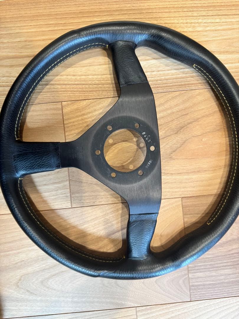 momo ステアリング 3スポーク ヴェローチェ　AE86