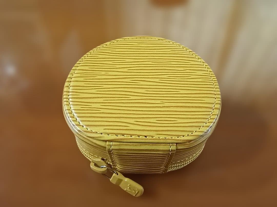 LOUIS VUITTON エピ エクランビジュー　本革 イエロー 未使用品