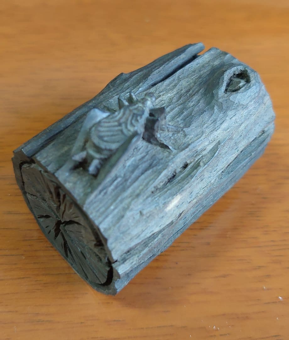 小玉治朗 「炭に鈴虫」黒柿 木彫香合 茶道具 共箱付き