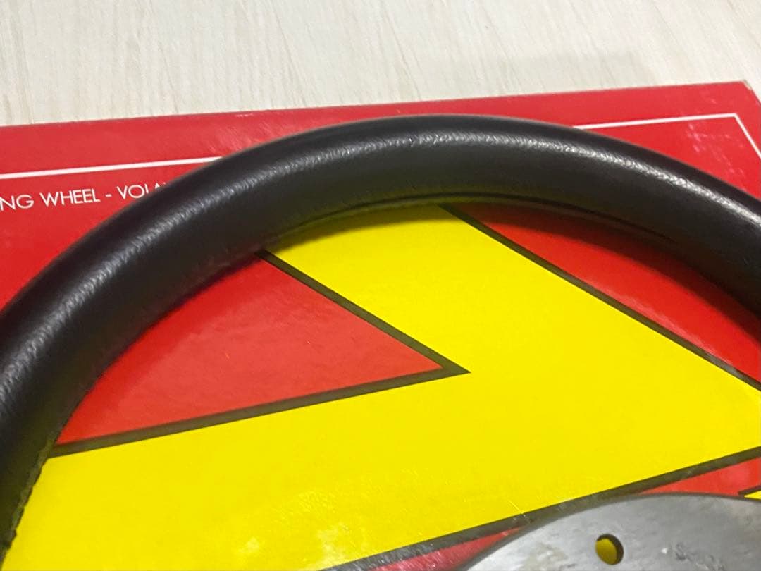 MOMO TUNER D32 ステアリング　即納◎ モモステ