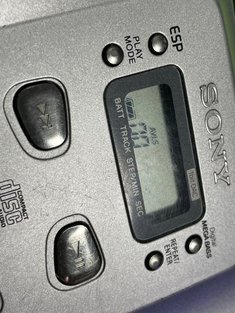 CD ウォークマン　音楽　流れる　SONY